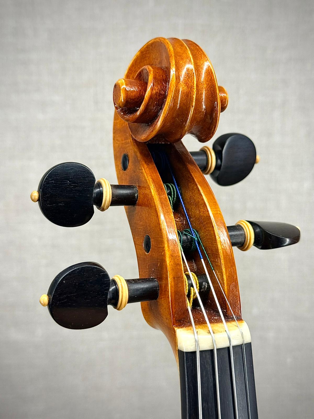 Violin scroll / snäcka